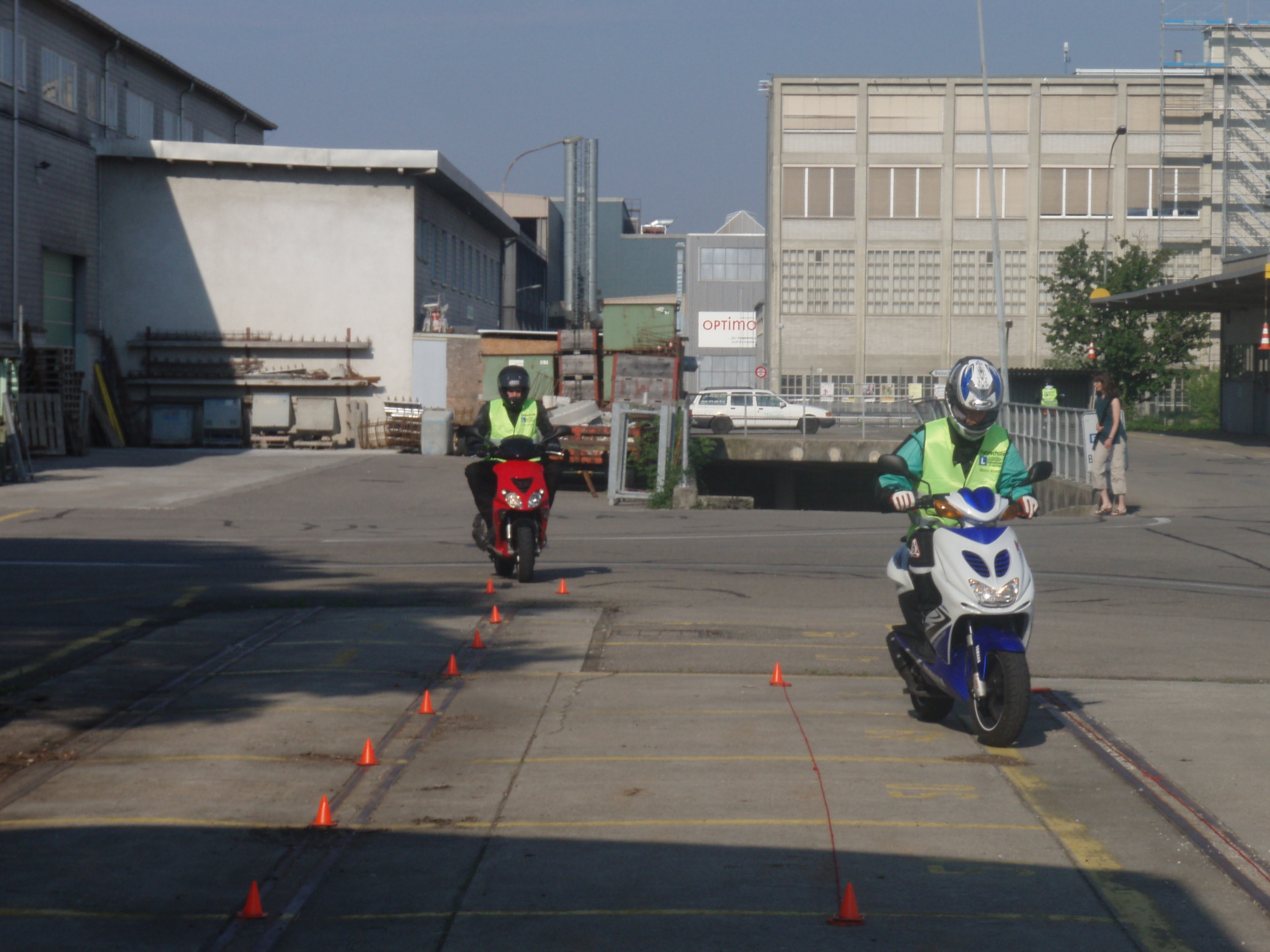 Grundkurse  Teil 1 obligatorischer Grundkurse für Rollerfahrschule und Motorradfahrschule Grundkurse in Winterthur durch 